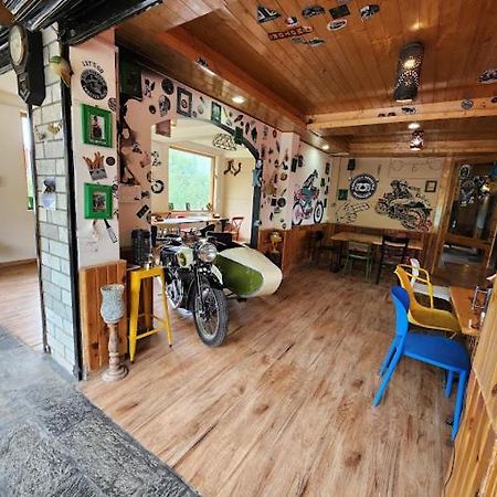 Throttle Shrottle Moto Hostel Manāli Exteriér fotografie