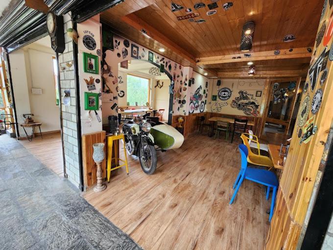 Throttle Shrottle Moto Hostel Manāli Exteriér fotografie
